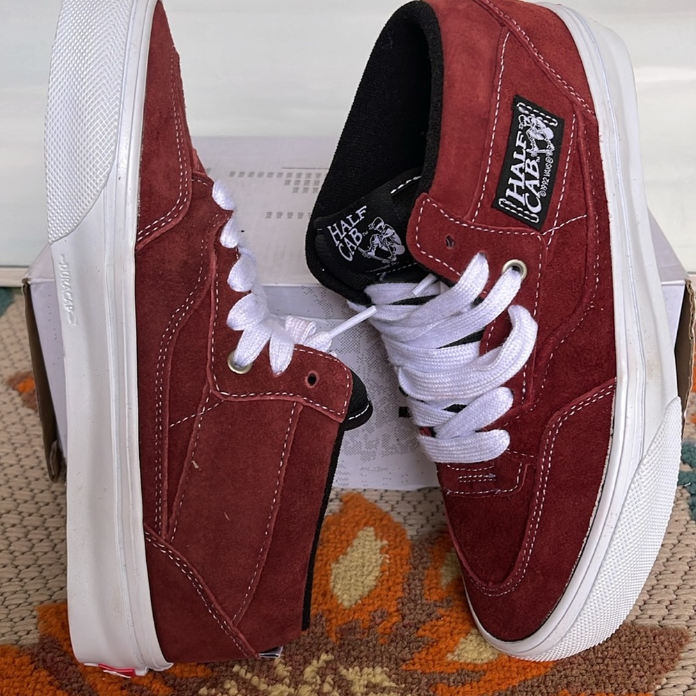 Vans WMNS Skate Half Cab
Pig Suede Brick
VN0A5KYABRI
Sneakers - Picture 12 of 16